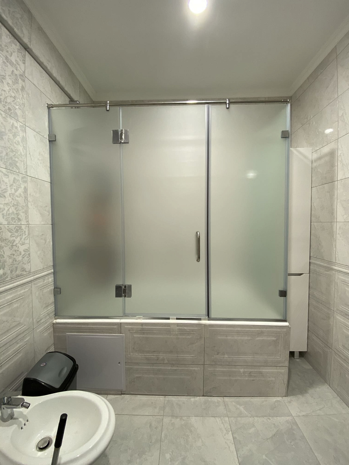 Жуынатын бөлмесіне арналған шыны бөлгіштер жасау - фото Казстекло