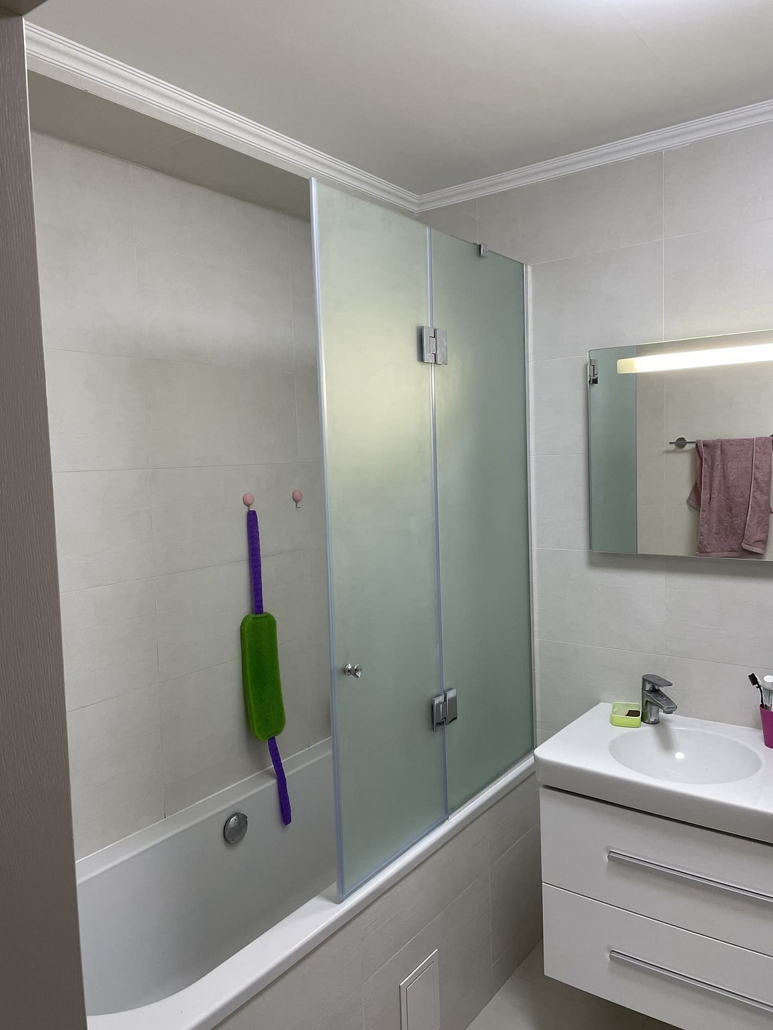 Изготовление стеклянных шторок для ванной комнаты - фото Казстекло