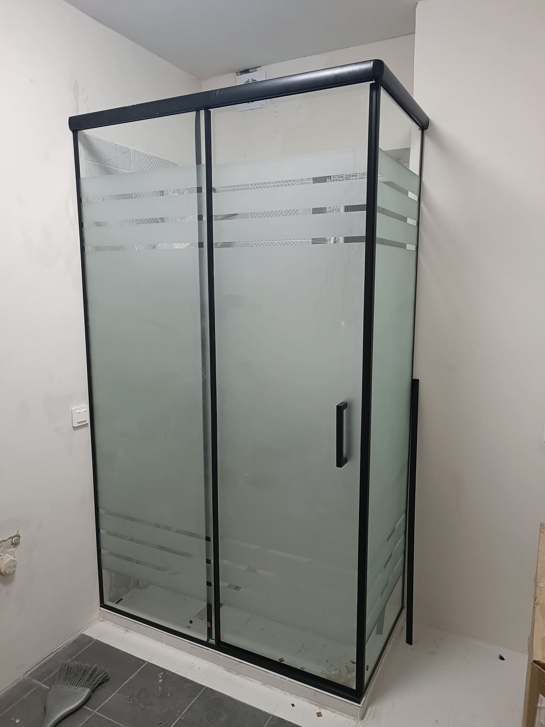 Изготовление и установка стеклянных душевых перегородок - фото Казстекло