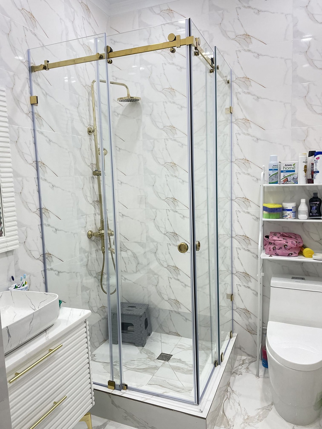 Изготовление и установка стеклянных душевых перегородок - фото Казстекло