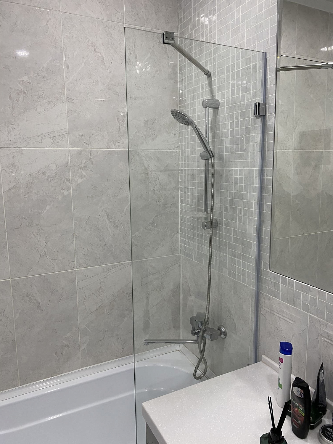 Жуынатын бөлмесіне арналған шыны бөлгіштер жасау - фото Казстекло