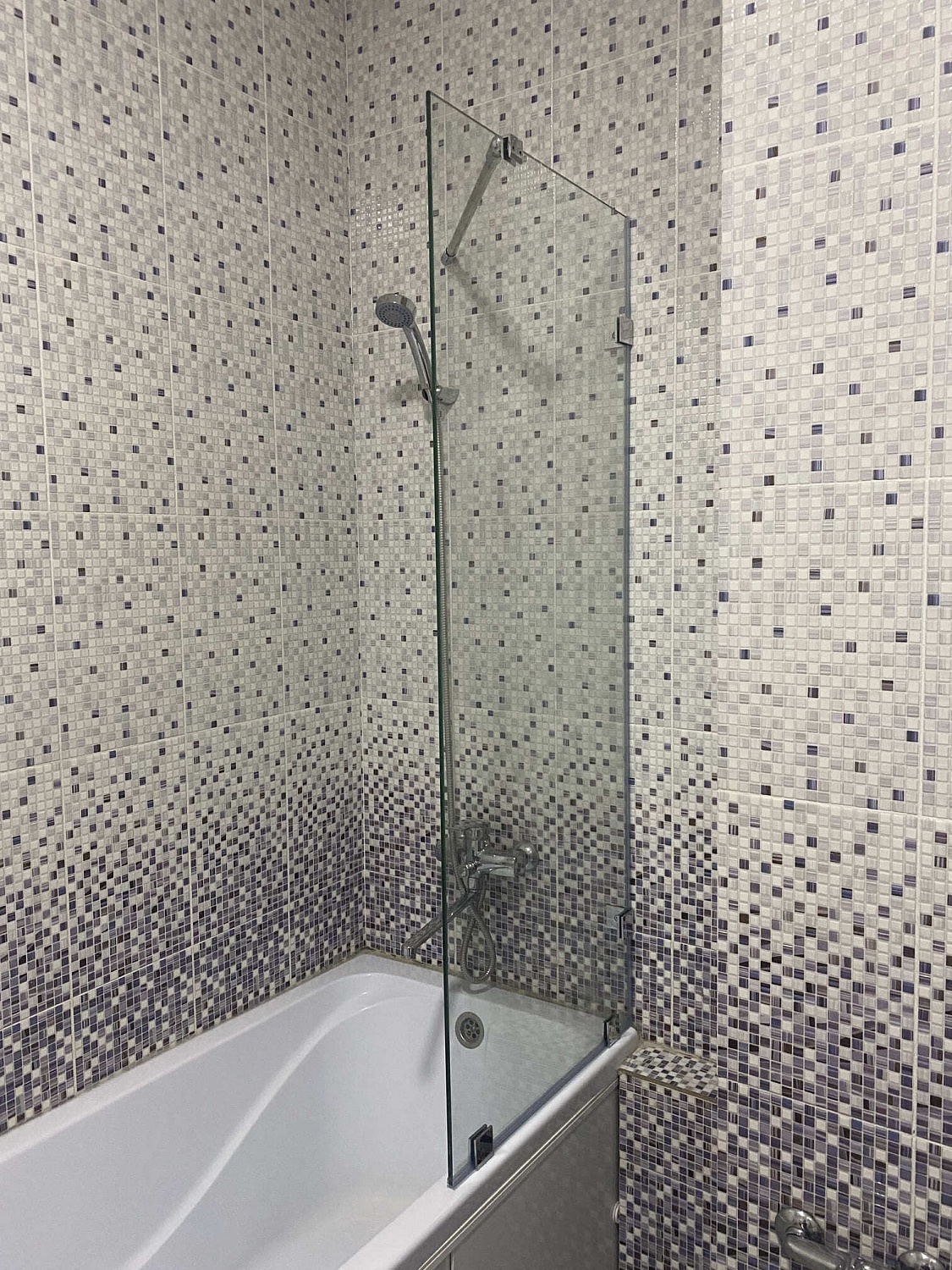 Изготовление стеклянных шторок для ванной комнаты - фото Казстекло