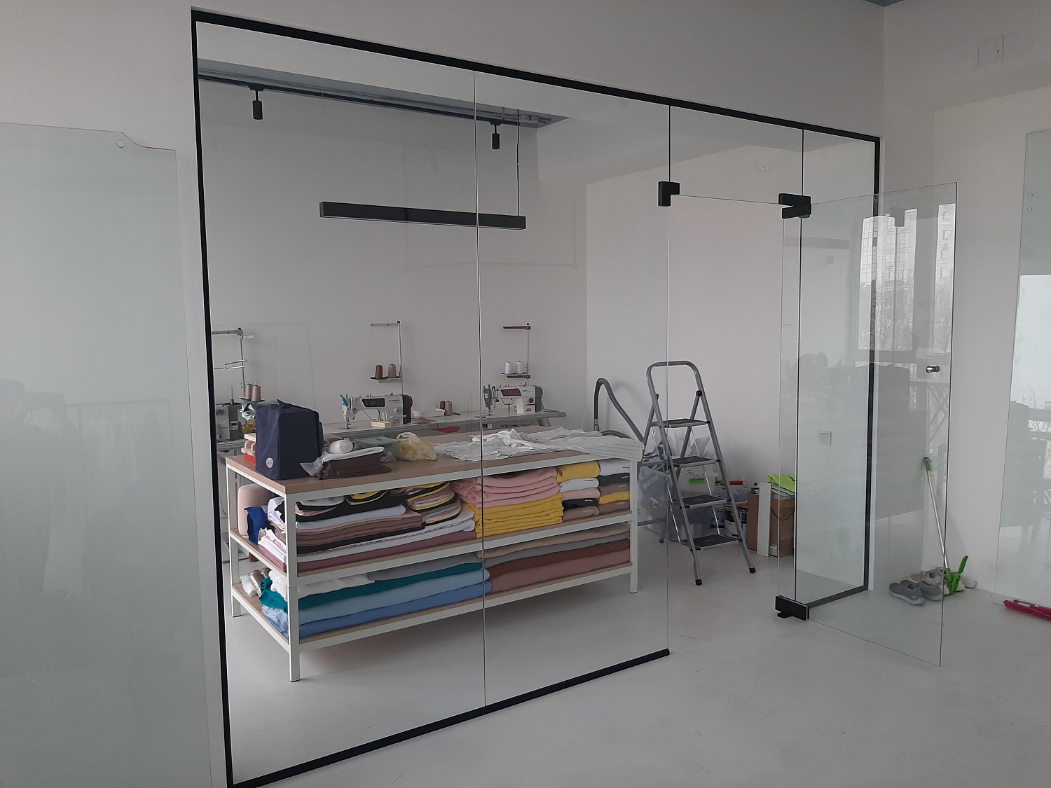 Кеңсе арақабырғаларын жасау фото от Казстаекло Кеңсе арақабырғаларын жасау фото от Казстаекло