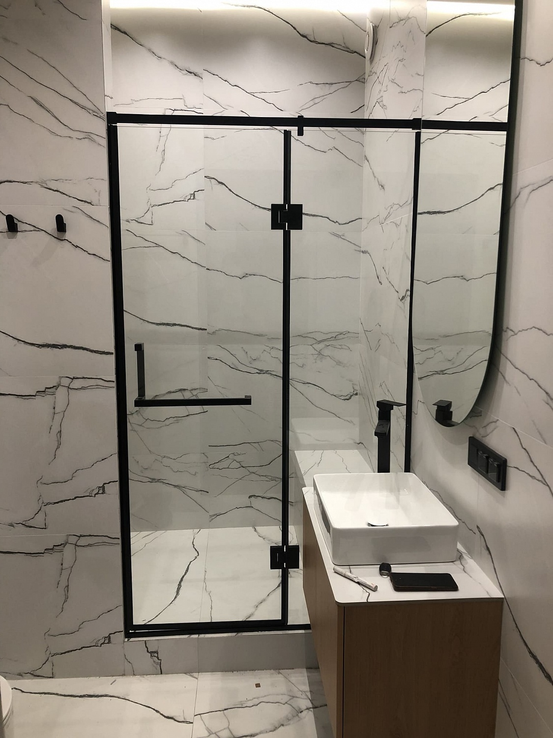 Изготовление и установка стеклянных душевых перегородок - фото Казстекло