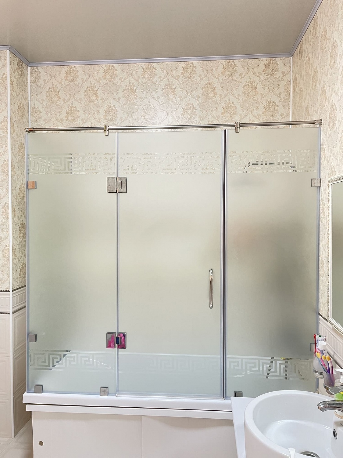 Изготовление стеклянных шторок для ванной комнаты - фото Казстекло