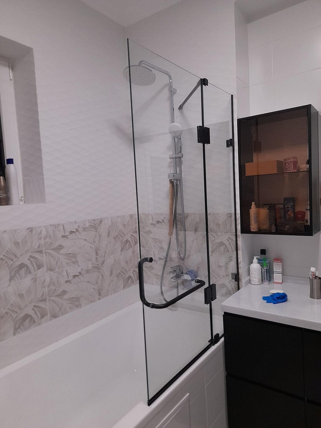 Изготовление стеклянных шторок для ванной комнаты - фото Казстекло