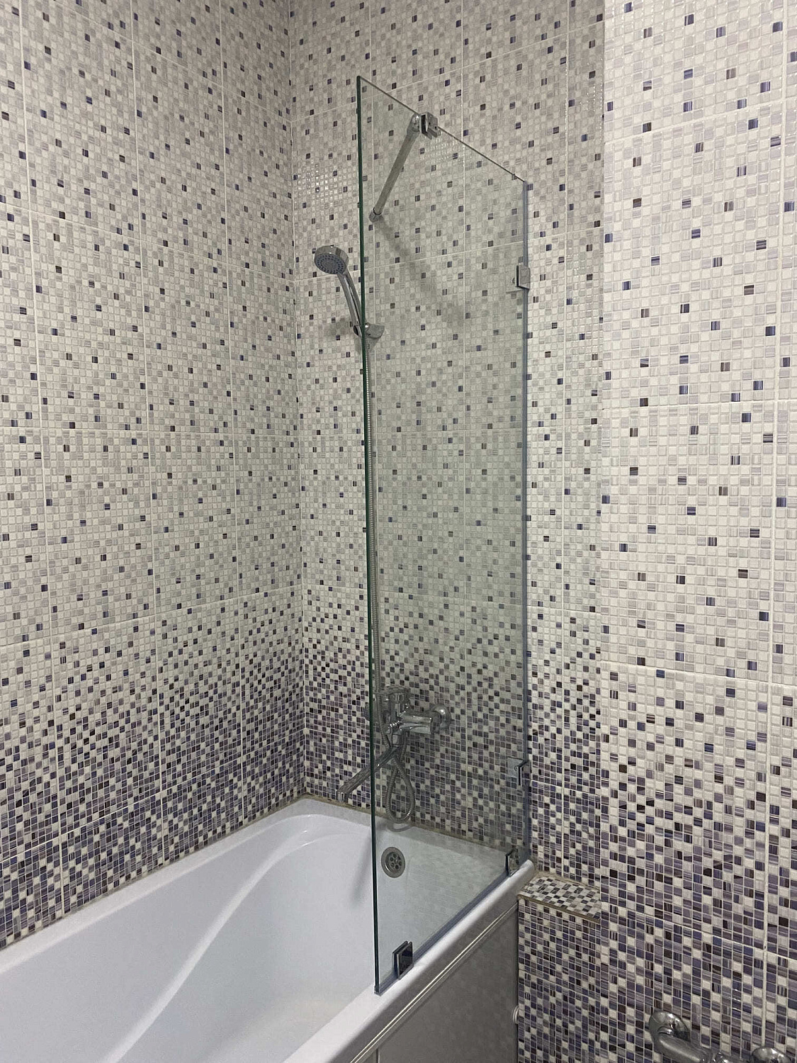 Жуынатын бөлмесіне арналған шыны бөлгіштер жасау - фото Казстекло